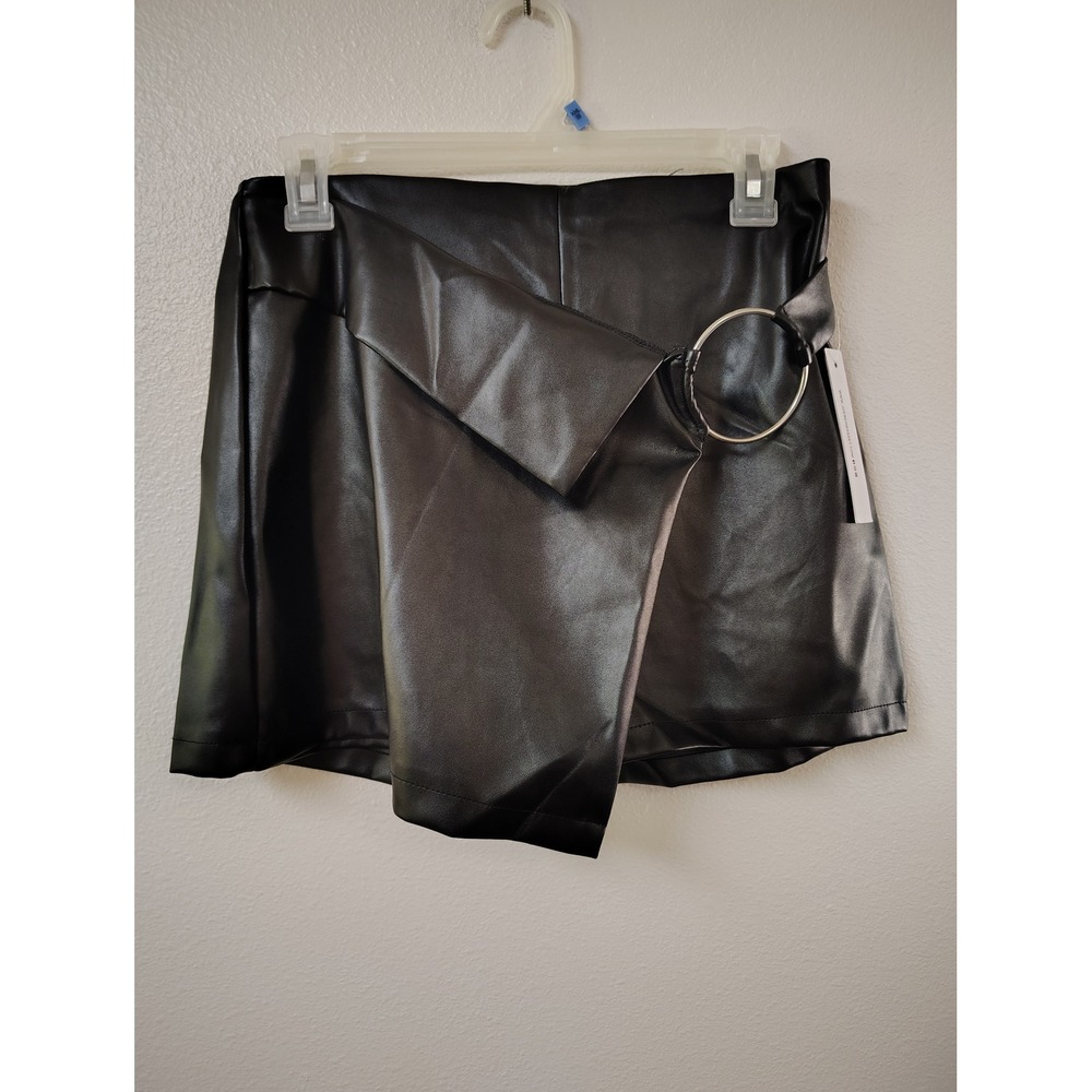 Joe B by Joe Benbasset Black Faux Leather O-Ring Wrap Skort Womens Medium NEW